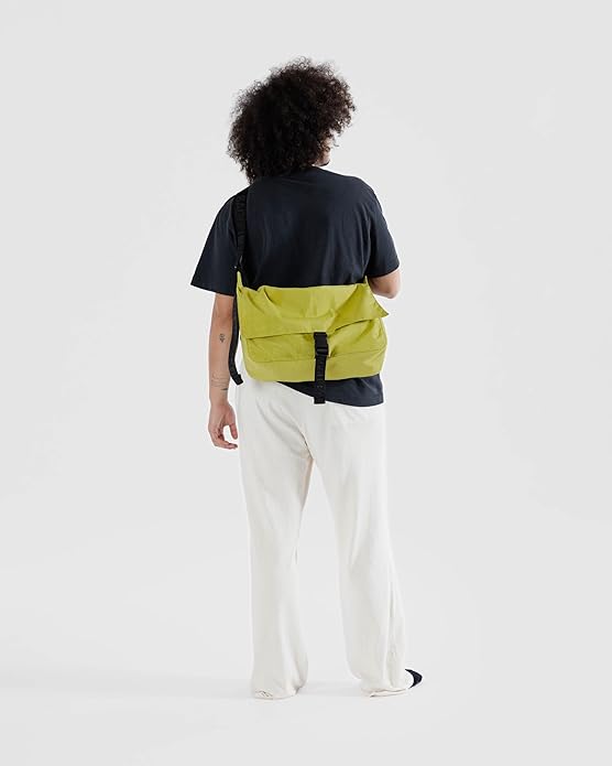 BAGGU Nylon Messenger Bag