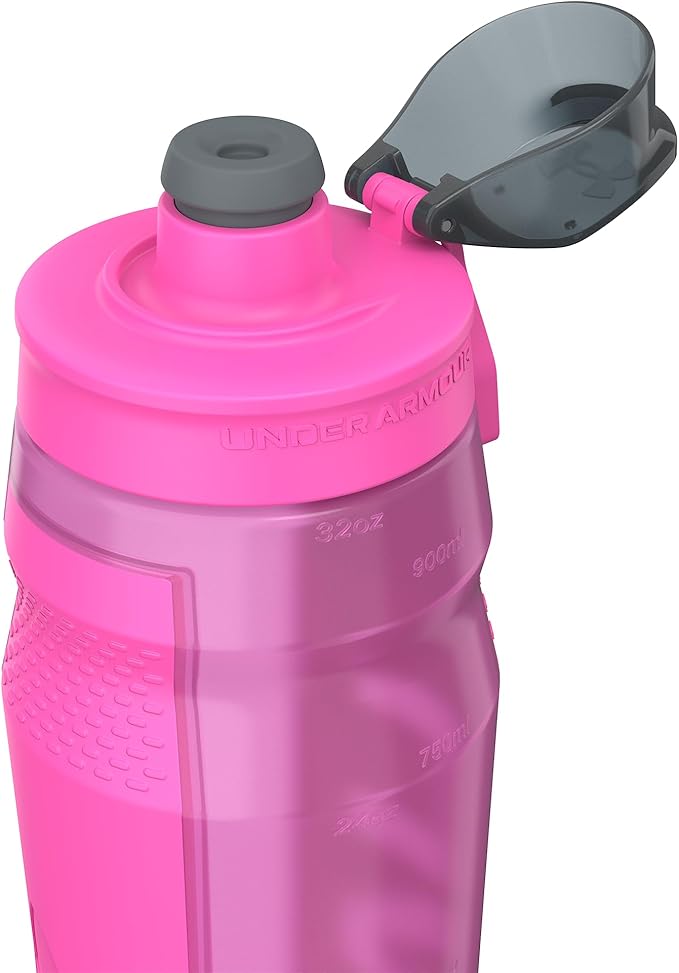 Under Armour 32oz Playmaker Squeeze Water Bottle | Squeeze