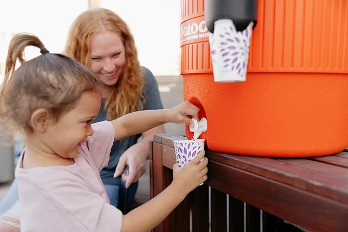 Igloo 10 Gallon Beverage Container 37L – Insulated Water Canister for Sports, Construction Site & Outdoor – Robust Beverage Dispenser with Spigot, Cooling Function & Carrying Handle