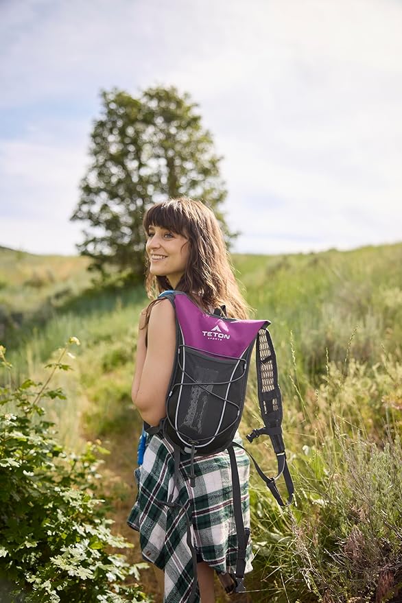 Teton Oasis/Trailrunner Hydration Backpack – Lightweight Water Pack with 2L/3L Bladder for Hiking, Running, Cycling, Biking 18L/22L Sizes – Sewn-in Rain Cover – Fits Men and Women