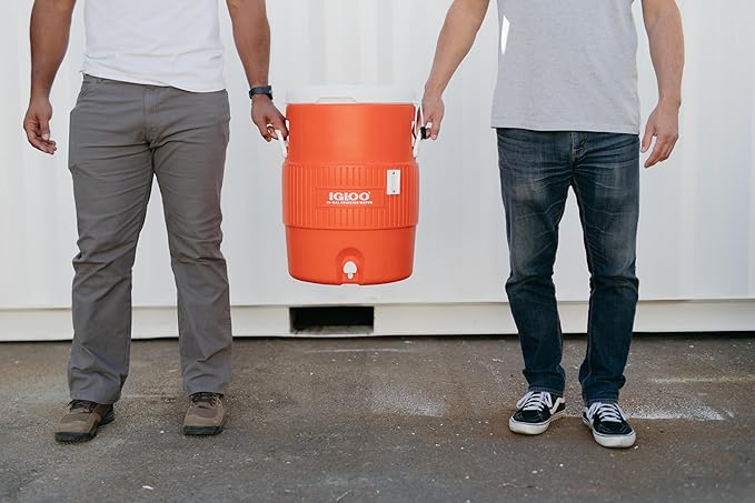 Igloo 10 Gallon Beverage Container 37L – Insulated Water Canister for Sports, Construction Site & Outdoor – Robust Beverage Dispenser with Spigot, Cooling Function & Carrying Handle