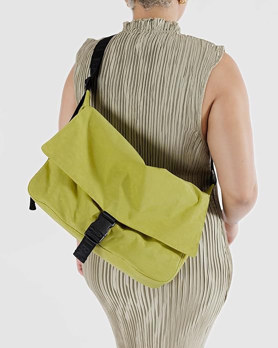 BAGGU Nylon Messenger Bag