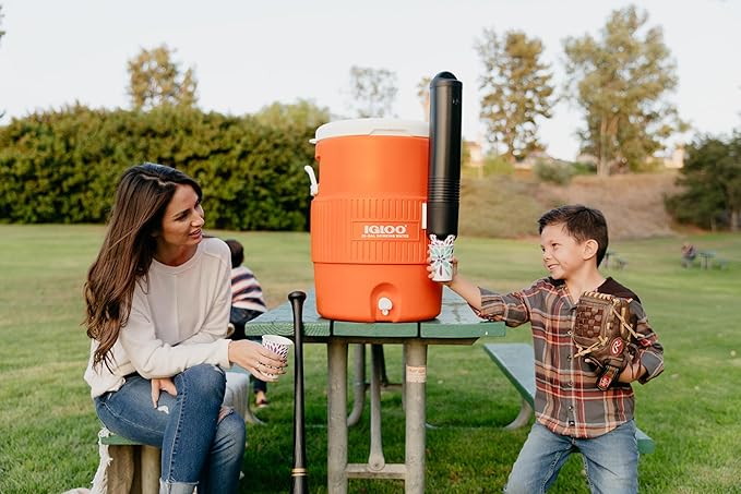Igloo 10 Gallon Beverage Container 37L – Insulated Water Canister for Sports, Construction Site & Outdoor – Robust Beverage Dispenser with Spigot, Cooling Function & Carrying Handle