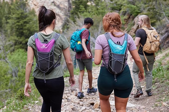 Teton Oasis/Trailrunner Hydration Backpack – Lightweight Water Pack with 2L/3L Bladder for Hiking, Running, Cycling, Biking 18L/22L Sizes – Sewn-in Rain Cover – Fits Men and Women