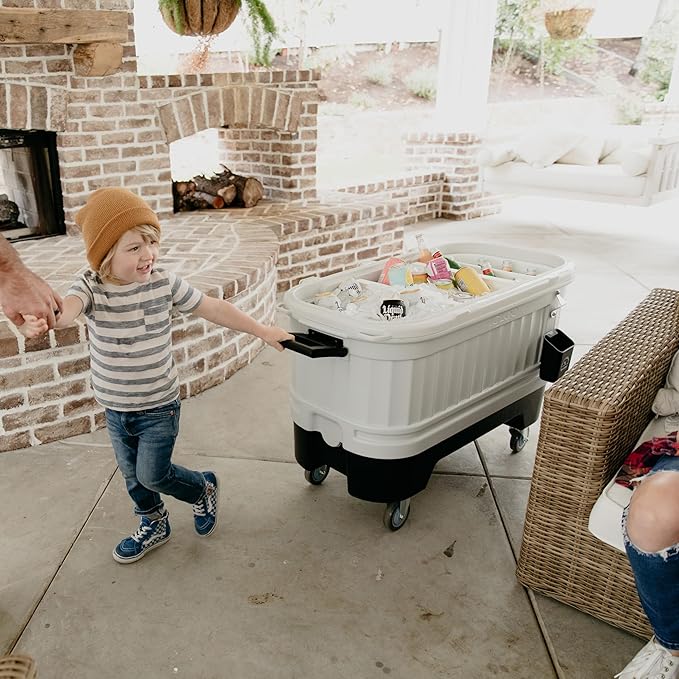 Igloo Hard Cooler | Polar & Party Bar Series | Insulated Ice Chests
